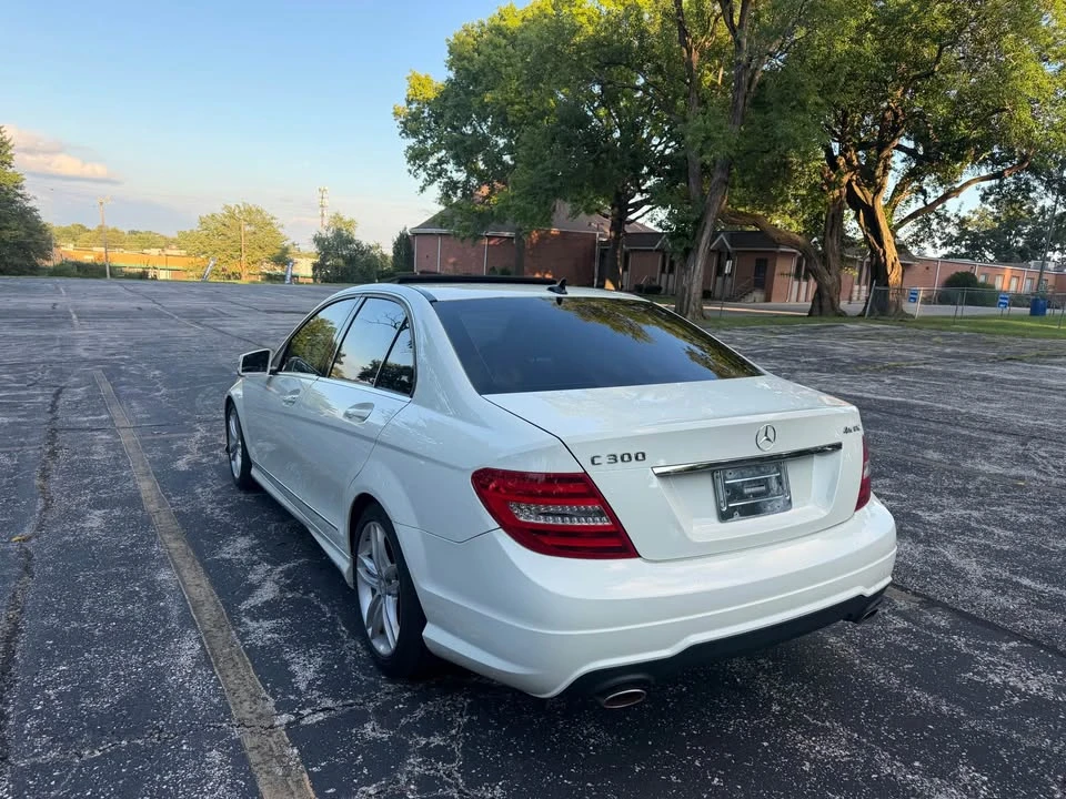 2011 Mercedes-Benz W204 C-Class - Image 3 of 17
