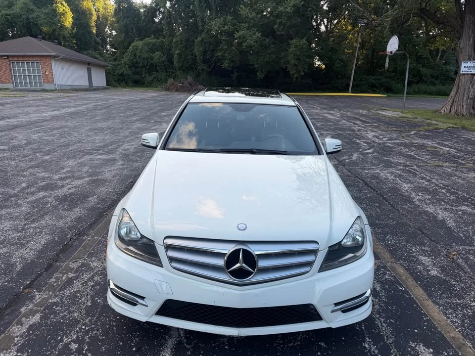 2011 Mercedes-Benz W204 C-Class - Image 8 of 17