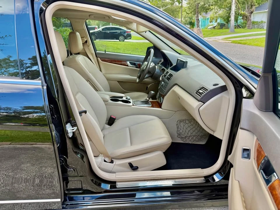 2011 Mercedes-Benz W204 C-Class - Image 8 of 19