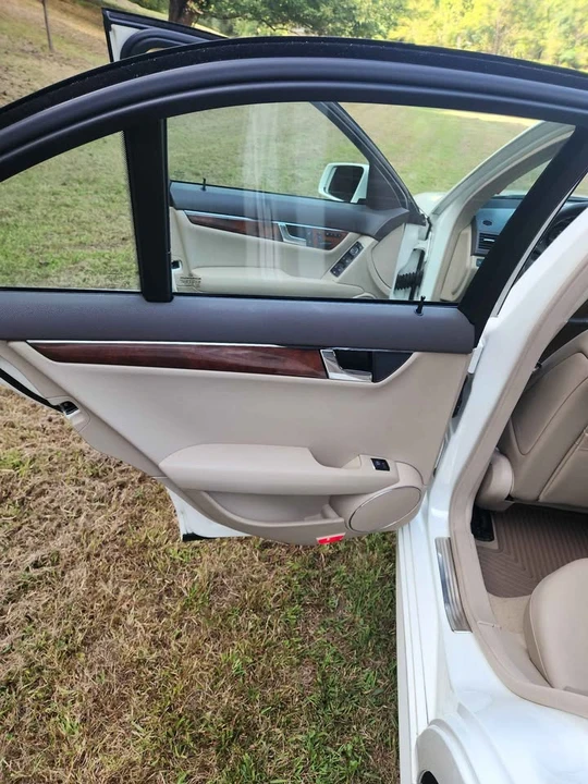 2011 Mercedes-Benz W204 C-Class - Image 15 of 19