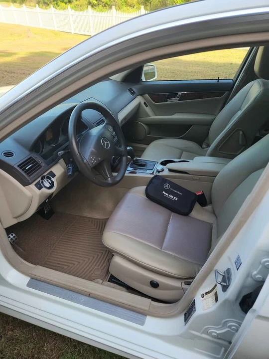 2011 Mercedes-Benz W204 C-Class - Image 10 of 19