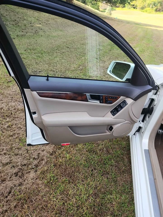 2011 Mercedes-Benz W204 C-Class - Image 9 of 19