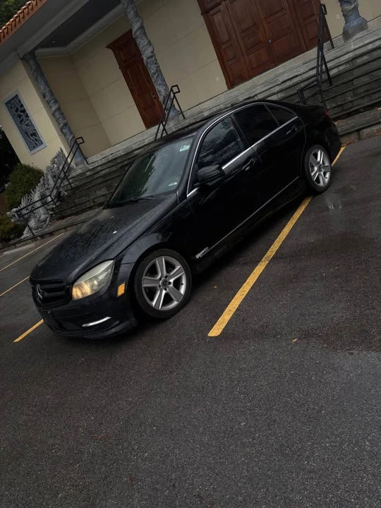 2011 Mercedes-Benz W204 C-Class - Image 2 of 10