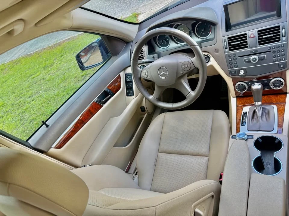2011 Mercedes-Benz W204 C-Class - Image 10 of 19