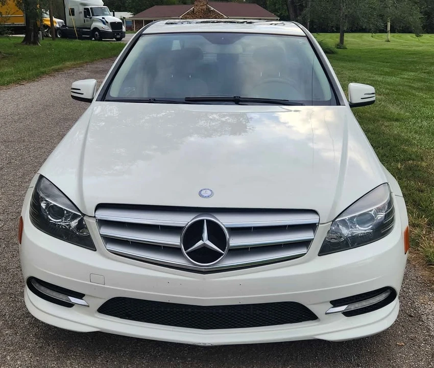 2011 Mercedes-Benz W204 C-Class - Image 2 of 15