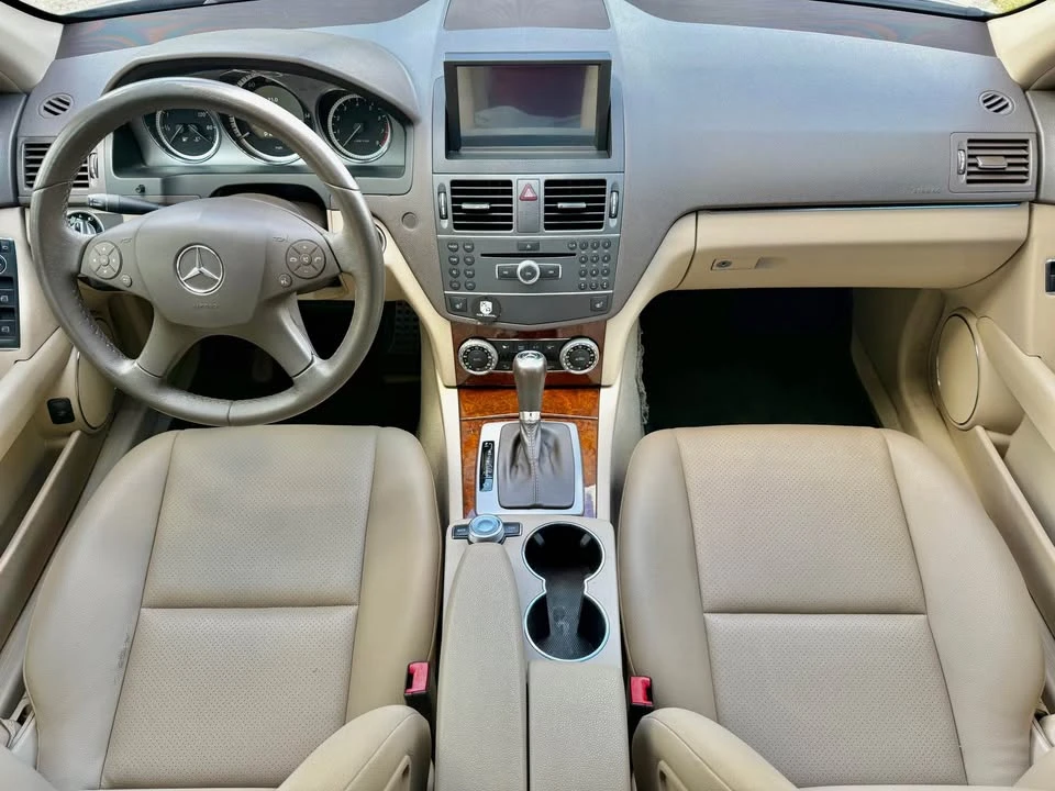 2011 Mercedes-Benz W204 C-Class - Image 9 of 19