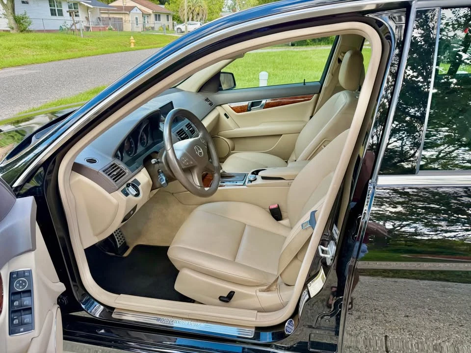 2011 Mercedes-Benz W204 C-Class - Image 7 of 19