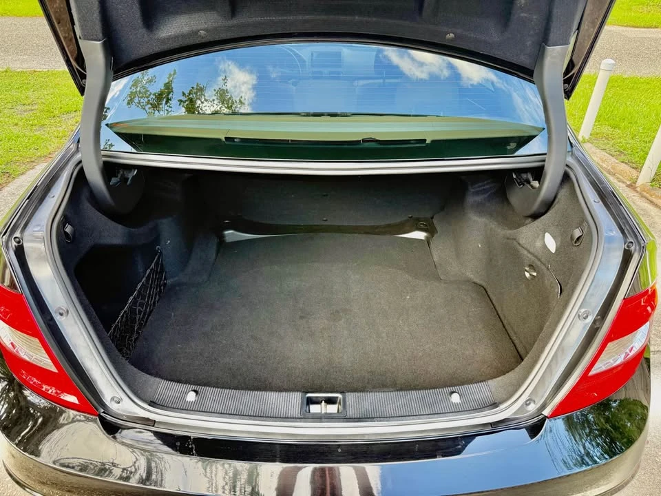 2011 Mercedes-Benz W204 C-Class - Image 15 of 19