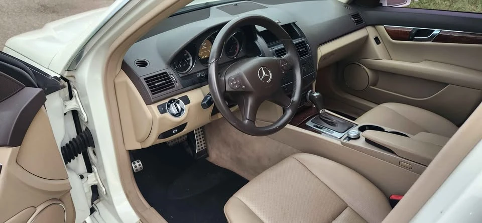2011 Mercedes-Benz W204 C-Class - Image 10 of 15