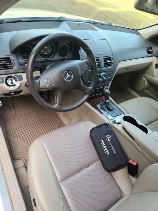 2011 Mercedes-Benz W204 C-Class - Image 11 of 19