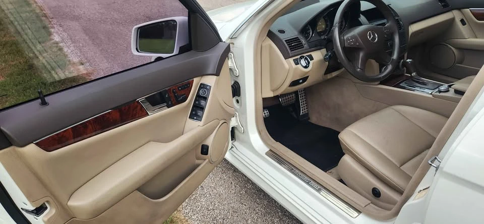 2011 Mercedes-Benz W204 C-Class - Image 11 of 15