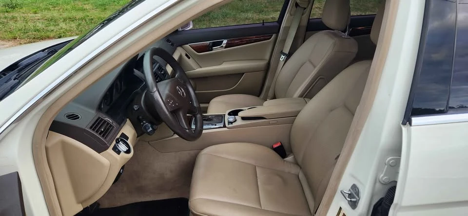2011 Mercedes-Benz W204 C-Class - Image 9 of 15
