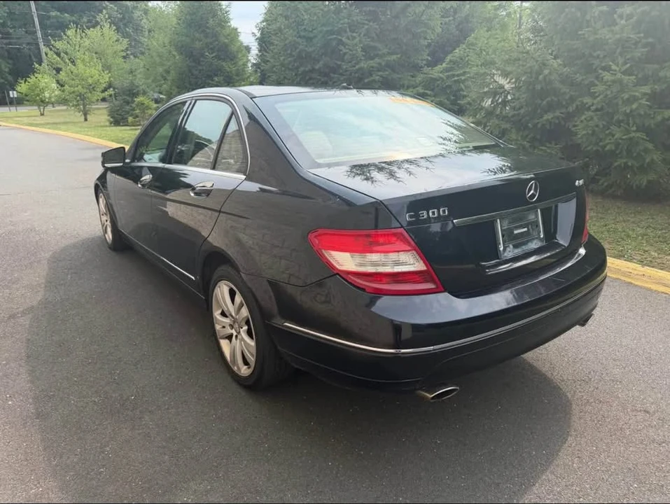 2011 Mercedes-Benz W204 C-Class - Image 2 of 8