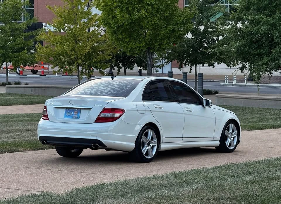 2011 Mercedes-Benz W204 C-Class - Image 4 of 15