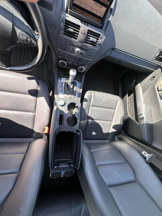 2011 Mercedes-Benz W204 C-Class - Image 15 of 20