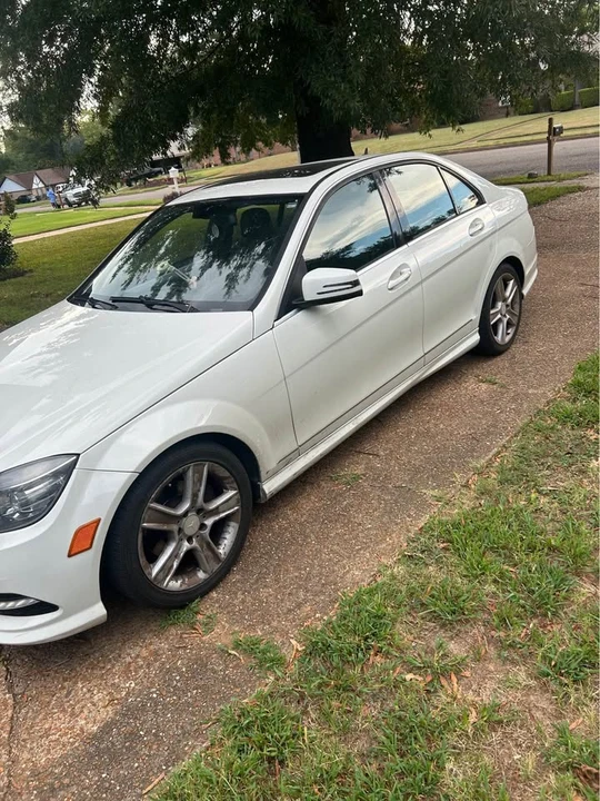 2011 Mercedes-Benz W204 C-Class - Image 2 of 4
