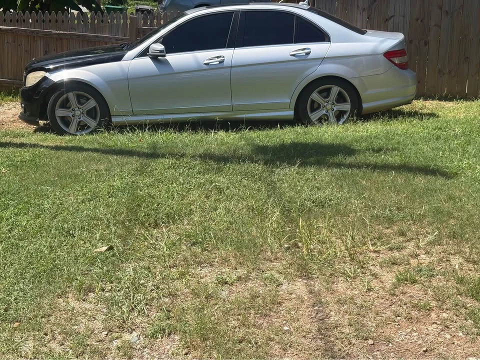 2011 Mercedes-Benz W204 C-Class - Image 2 of 2