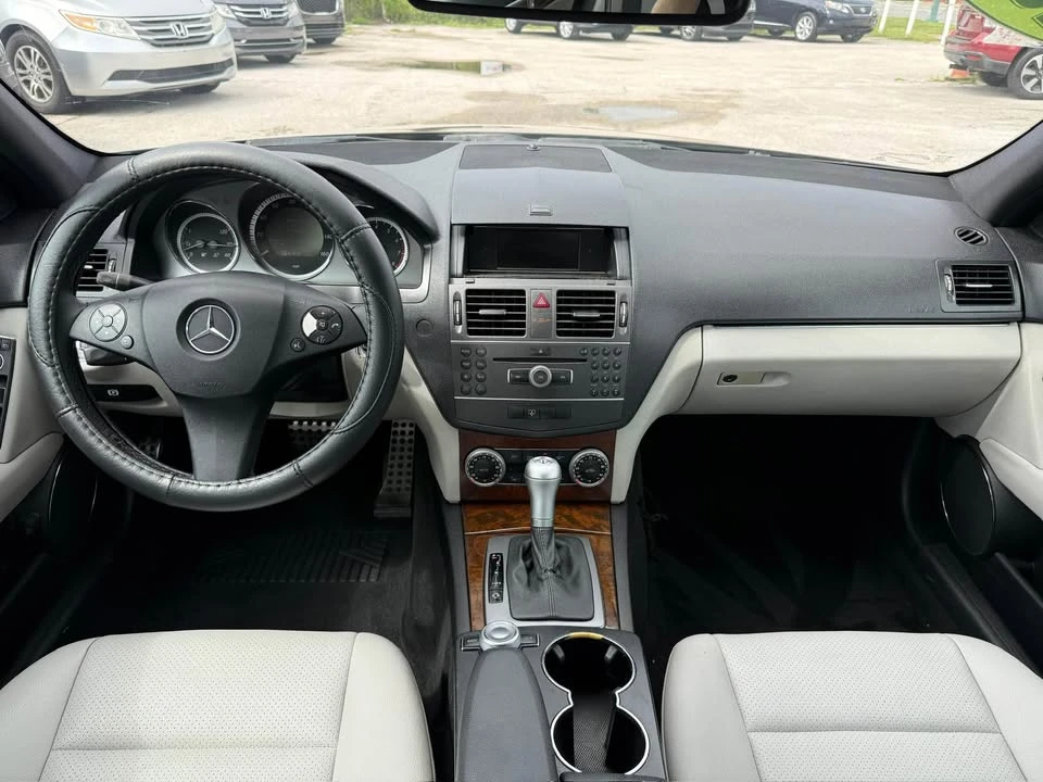 2011 Mercedes-Benz W204 C-Class - Image 9 of 14
