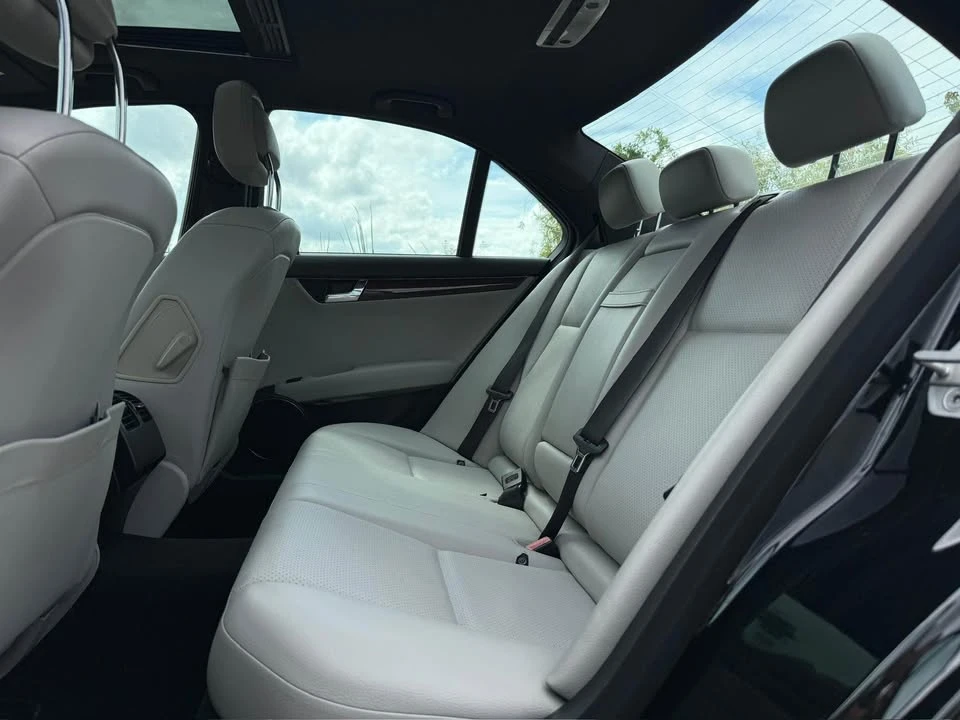 2011 Mercedes-Benz W204 C-Class - Image 13 of 14