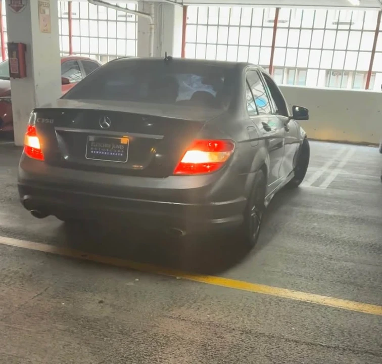 2011 Mercedes-Benz W204 C-Class - Image 2 of 2