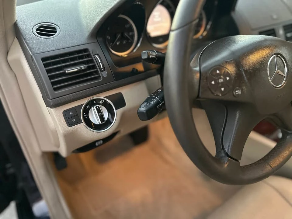 2011 Mercedes-Benz W204 C-Class - Image 19 of 20
