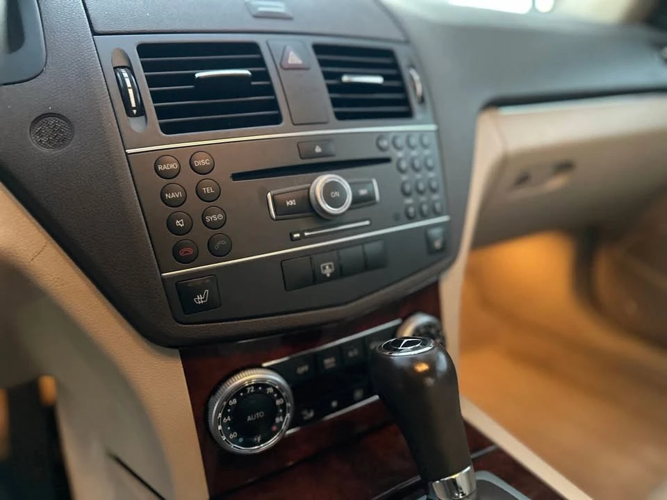 2011 Mercedes-Benz W204 C-Class - Image 15 of 20
