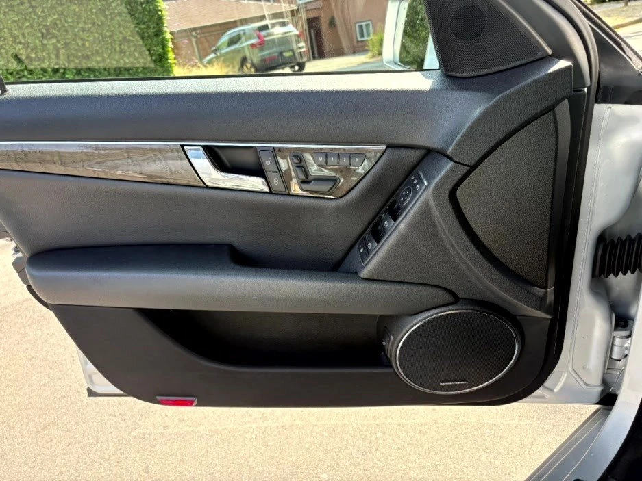 2011 Mercedes-Benz W204 C-Class - Image 15 of 20