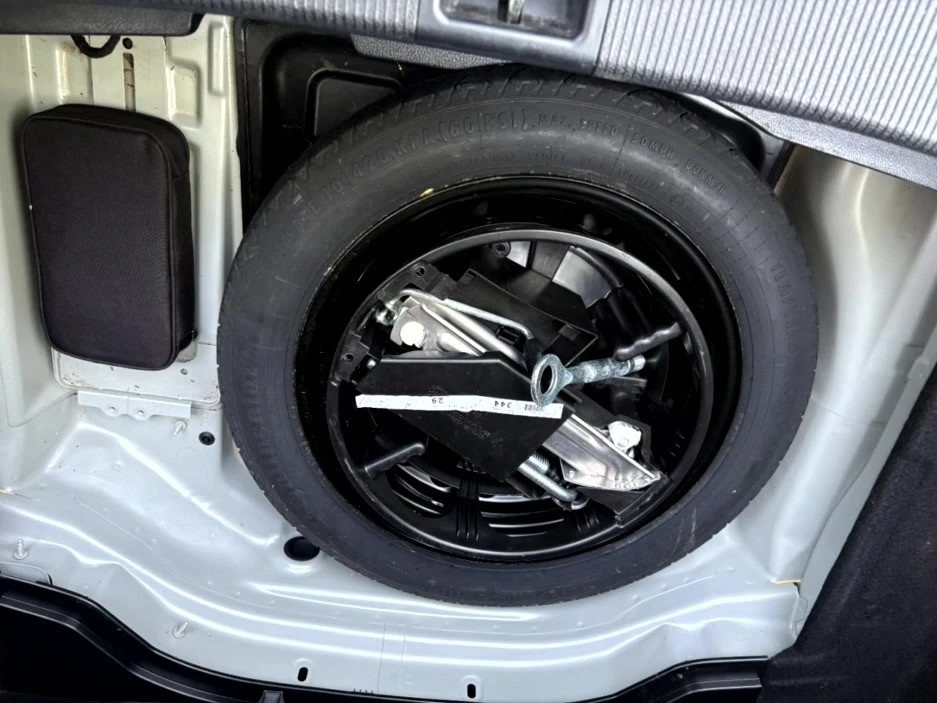 2011 Mercedes-Benz W204 C-Class - Image 9 of 20