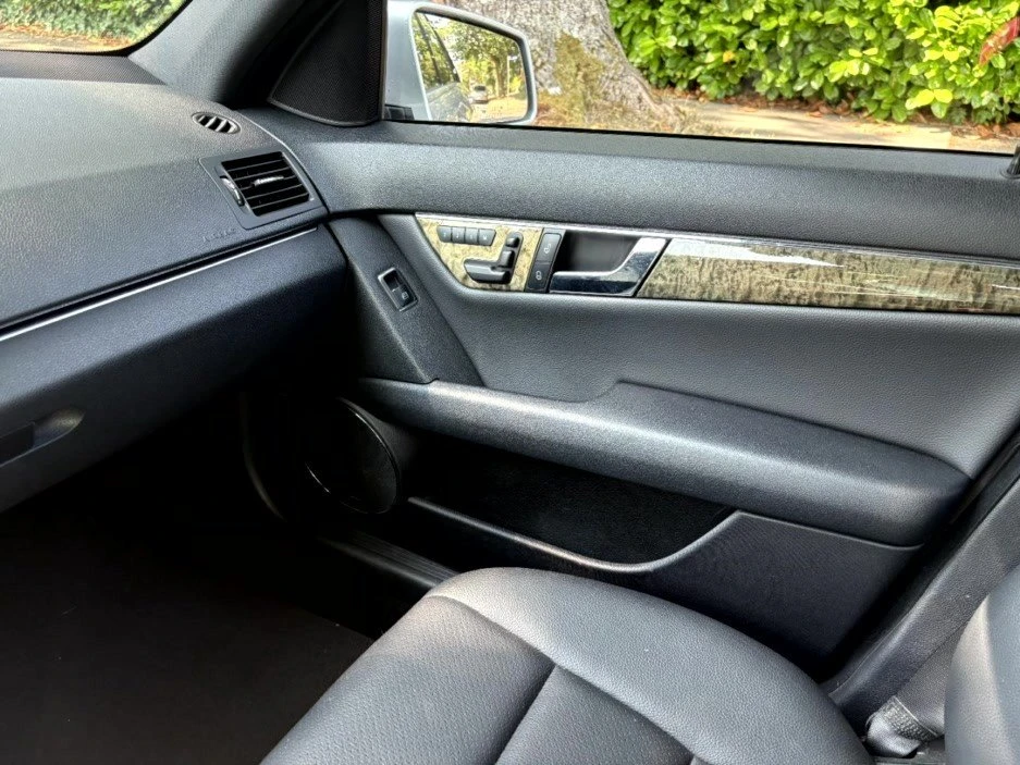 2011 Mercedes-Benz W204 C-Class - Image 17 of 20