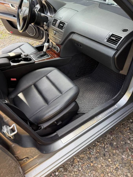 2011 Mercedes-Benz W204 C-Class - Image 13 of 15