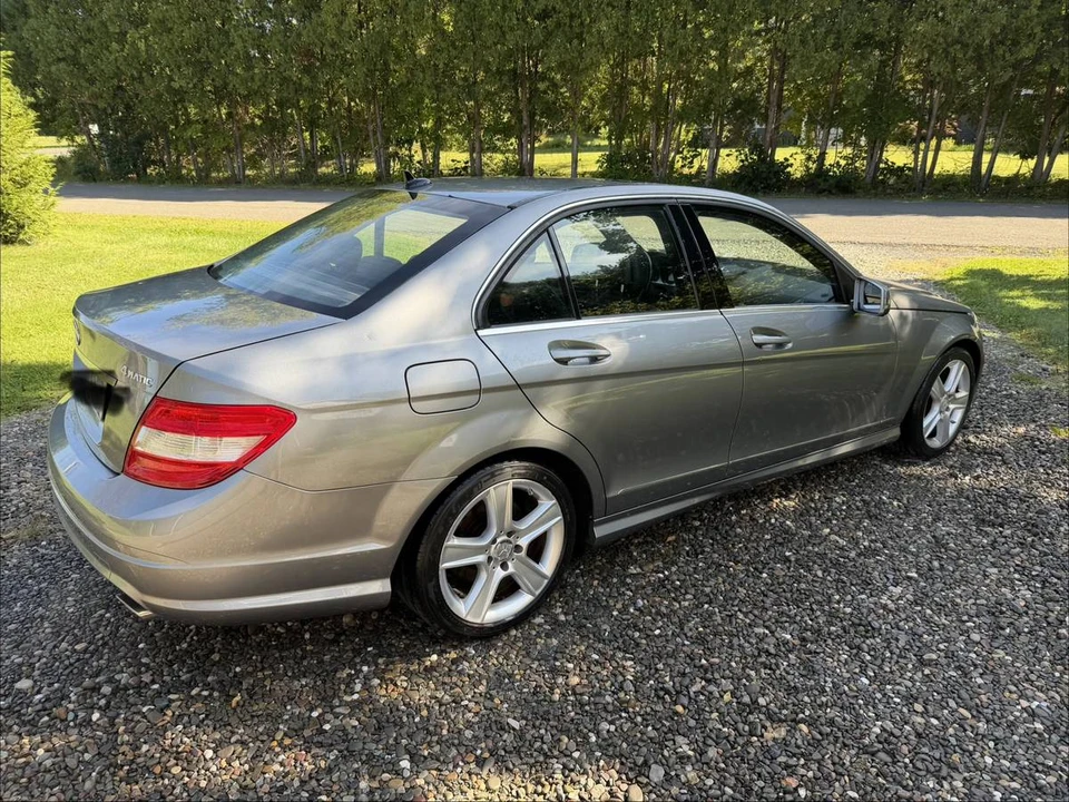 2011 Mercedes-Benz W204 C-Class - Image 3 of 15