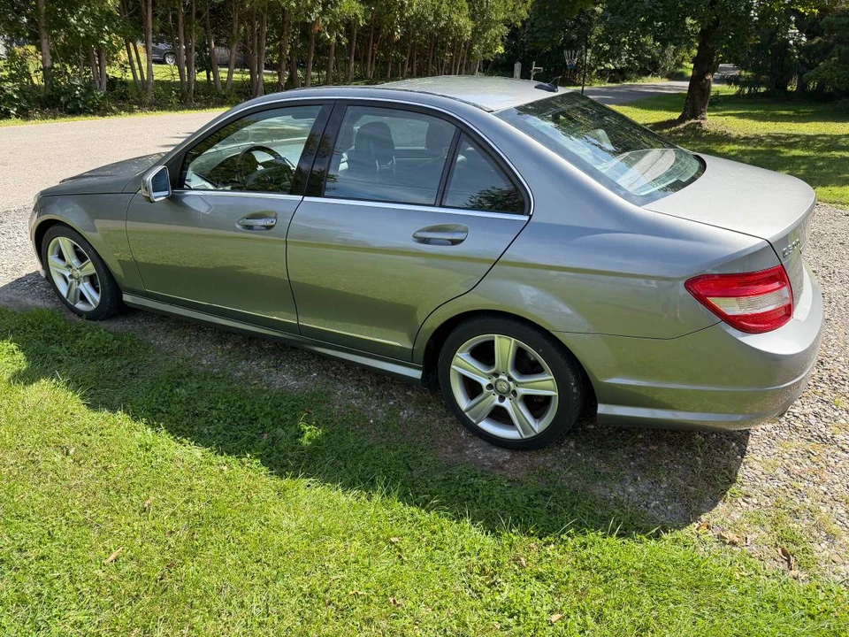2011 Mercedes-Benz W204 C-Class - Image 4 of 15