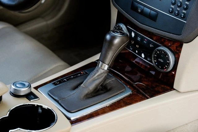 2011 Mercedes-Benz W204 C-Class - Image 25 of 31