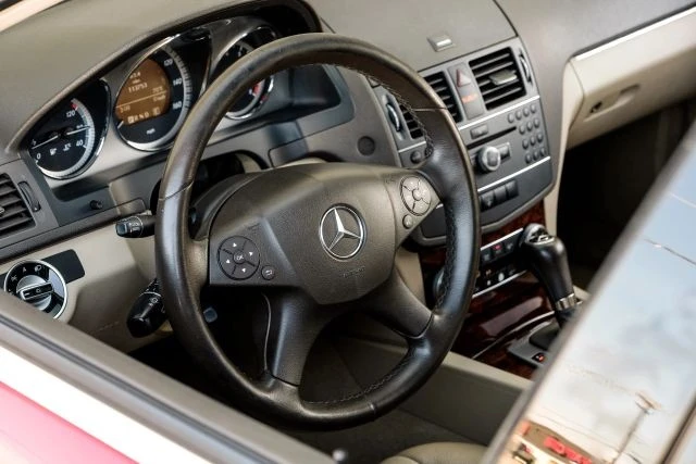 2011 Mercedes-Benz W204 C-Class - Image 20 of 31