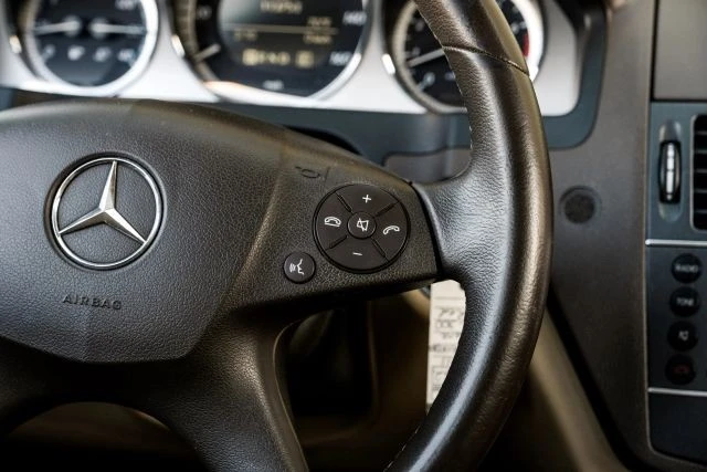 2011 Mercedes-Benz W204 C-Class - Image 22 of 31