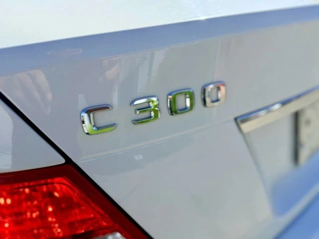 2011 Mercedes-Benz W204 C-Class - Image 11 of 21