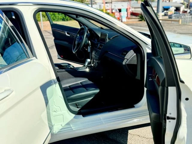 2011 Mercedes-Benz W204 C-Class - Image 15 of 21