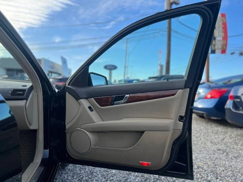 2011 Mercedes-Benz W204 C-Class - Image 10 of 12
