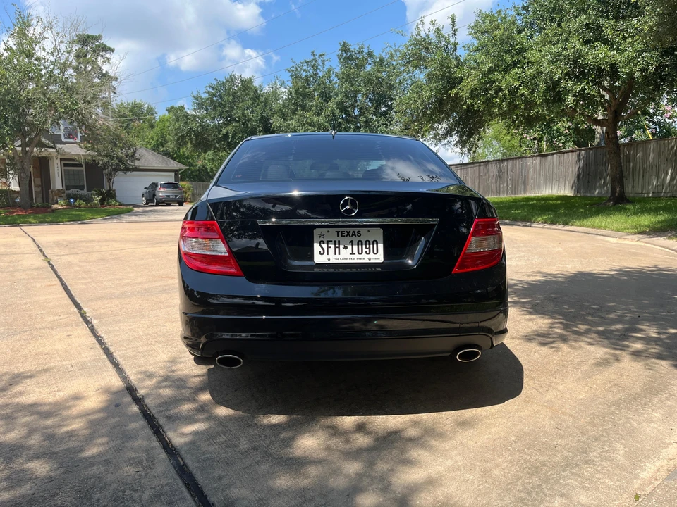 2011 Mercedes-Benz W204 C-Class - Image 17 of 25