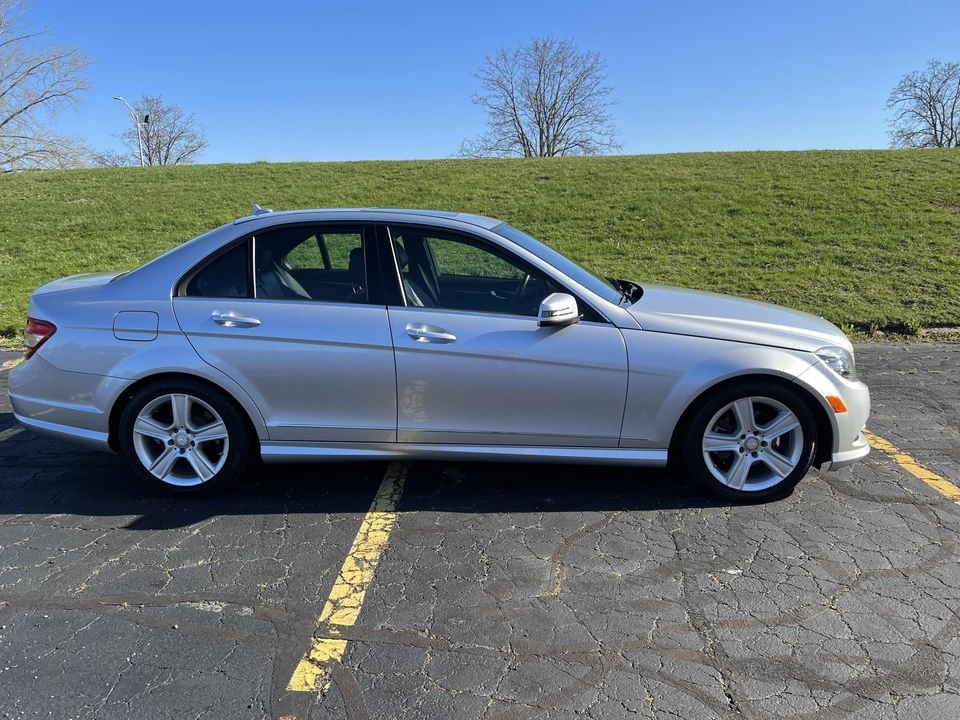 2011 Mercedes-Benz W204 C-Class - Image 11 of 31