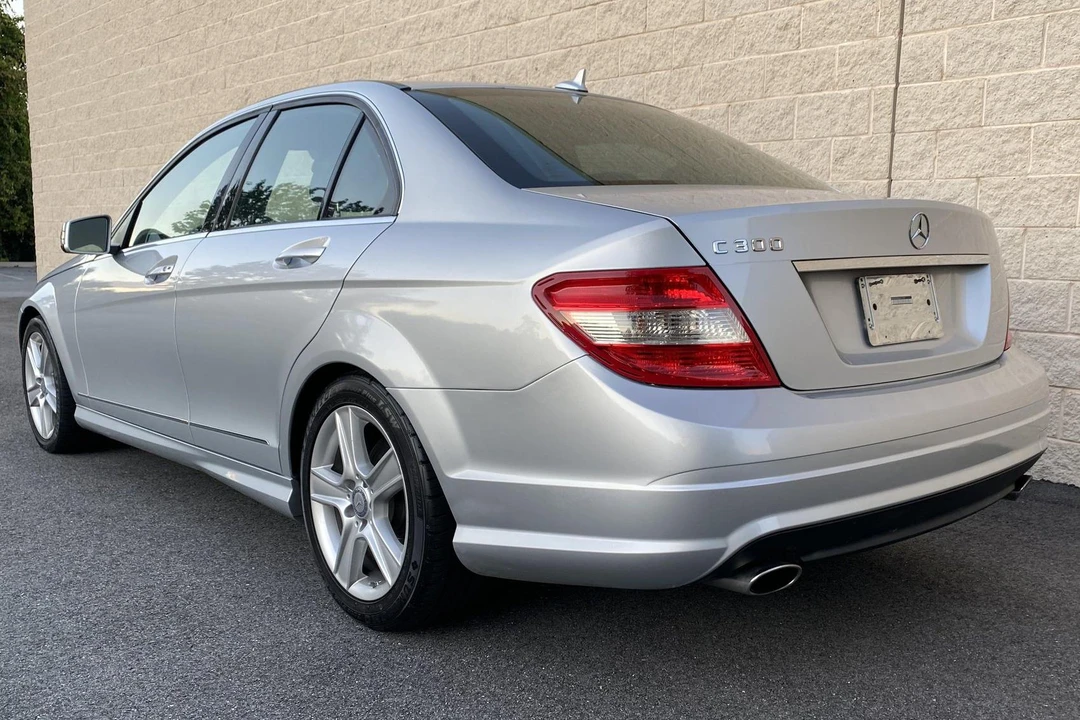 2011 Mercedes-Benz W204 C-Class - Image 4 of 31