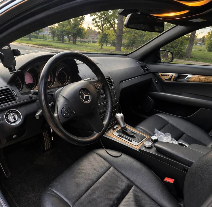 2011 Mercedes-Benz W204 C-Class - Image 6 of 6