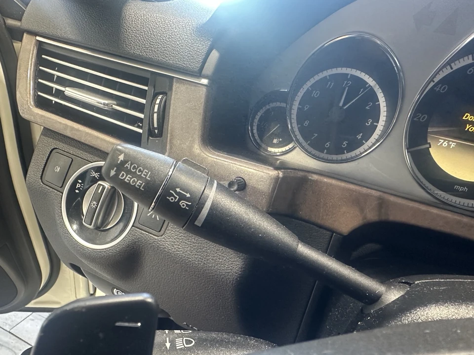 2011 Mercedes-Benz W212 E-Class - Image 17 of 21