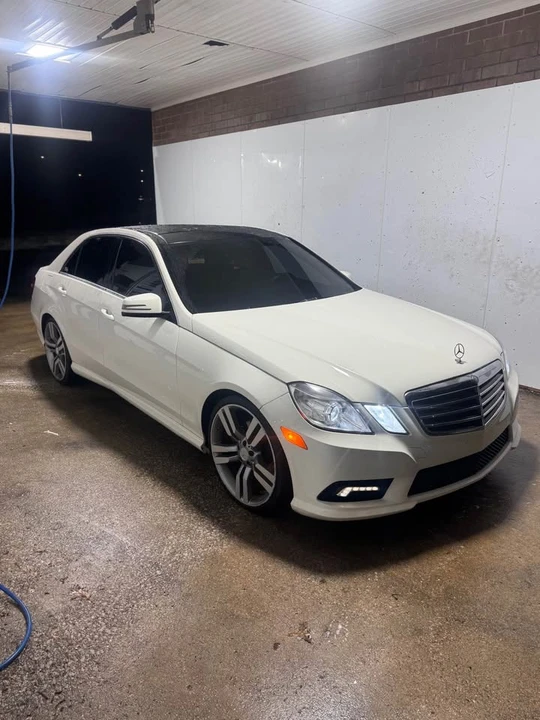 2011 Mercedes-Benz W212 E-Class - Image 2 of 14