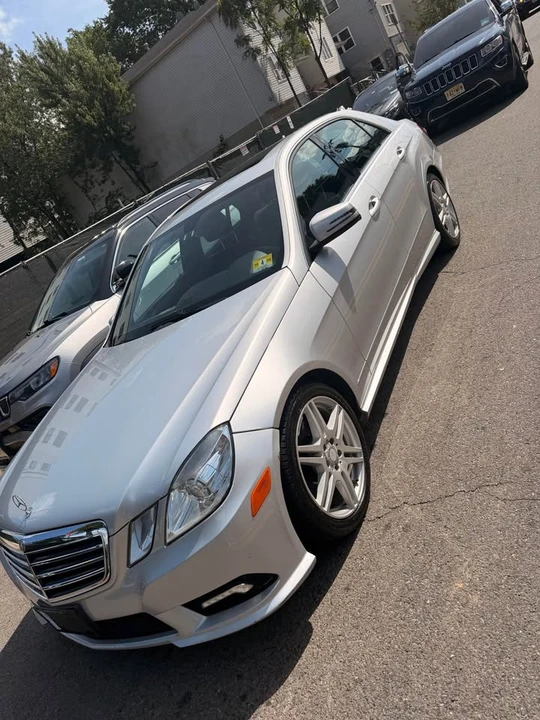 2011 Mercedes-Benz W212 E-Class - Image 2 of 14