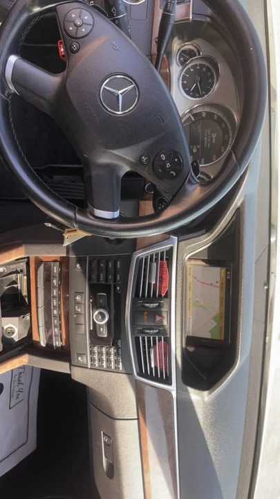 2011 Mercedes-Benz W212 E-Class - Image 11 of 16