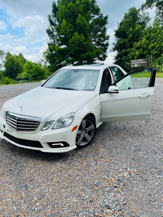2011 Mercedes-Benz W212 E-Class - Image 2 of 20