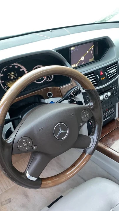 2011 Mercedes-Benz W212 E-Class - Image 8 of 12
