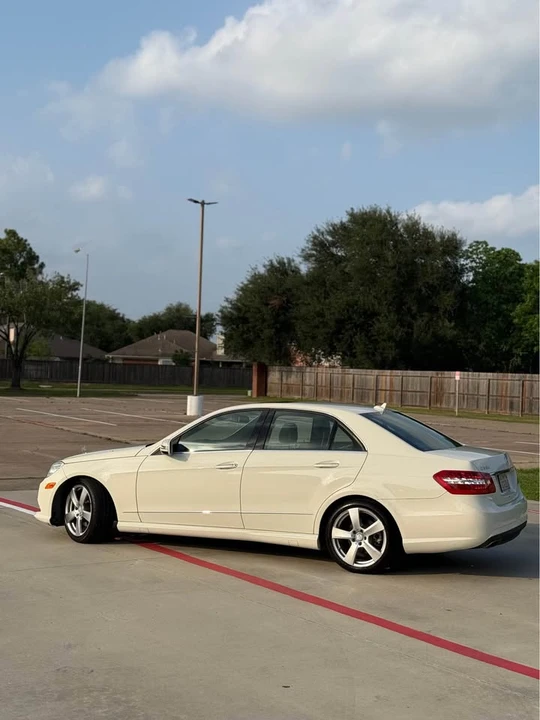 2011 Mercedes-Benz W212 E-Class - Image 2 of 17