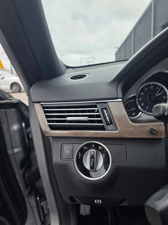 2011 Mercedes-Benz W212 E-Class - Image 12 of 18